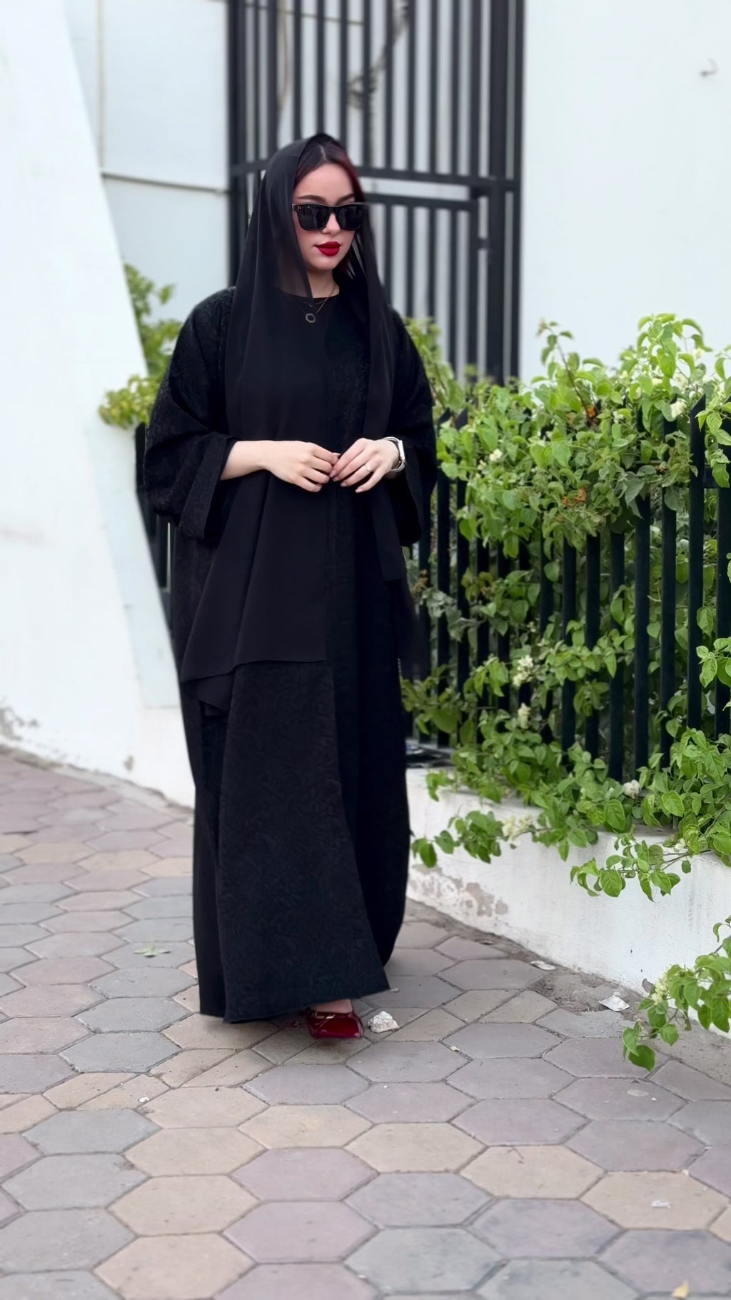 عباية الستراس الاسود